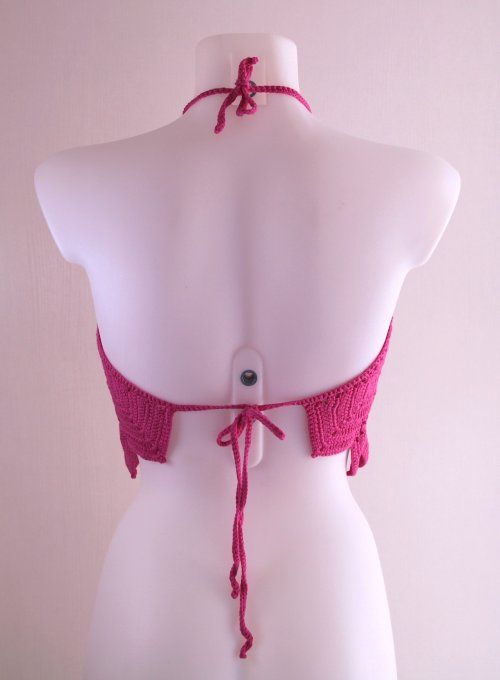 Top triangle tricoté fuchsia, maille ajourée ajustable