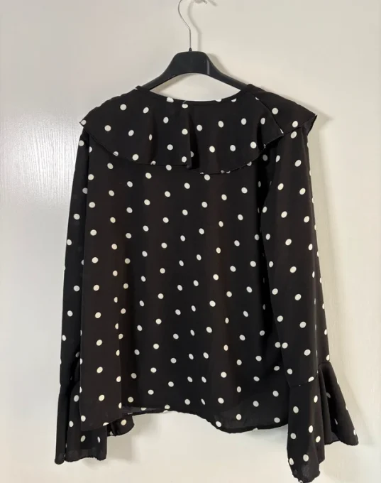 Blouse à pois volant cascade, noir, col V, manches évasées